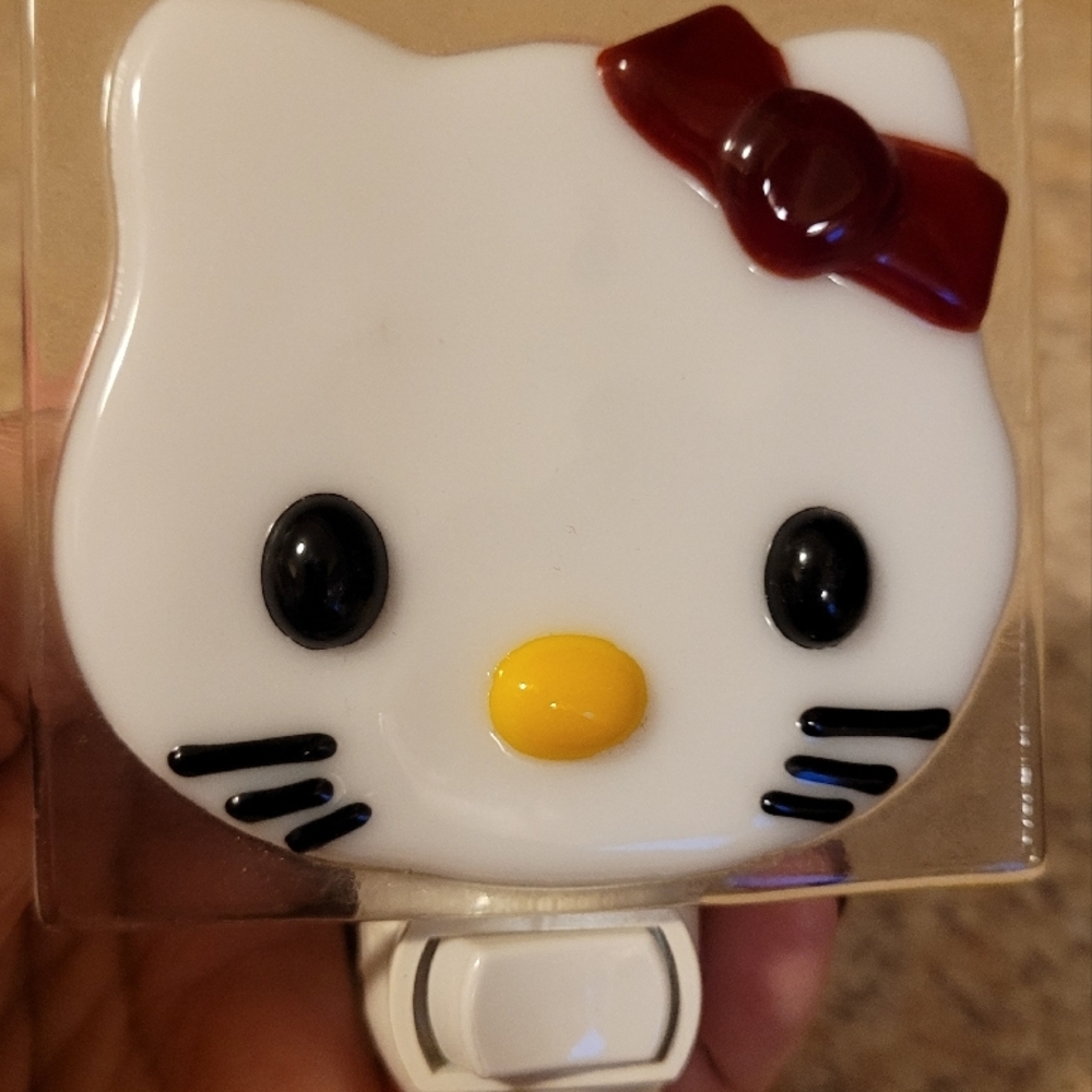 Hello Kitty White Charger